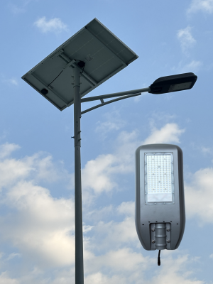 Двойная солнечная система уличного освещения 150 Вт, 58 люкс, высокий мачтовый светильник